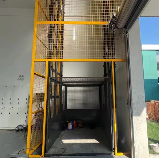 闽清导轨式升降机助力物流园破解运输难题