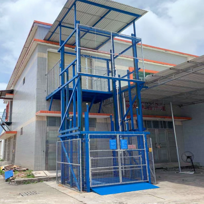 闽清建材厂室外升降货梯安装